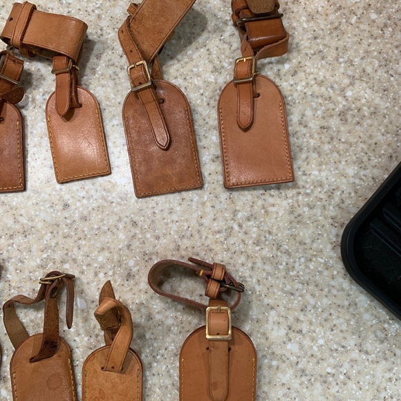 Louis Vuitton luggage tags AVAILABLE - Picture 8 of 8